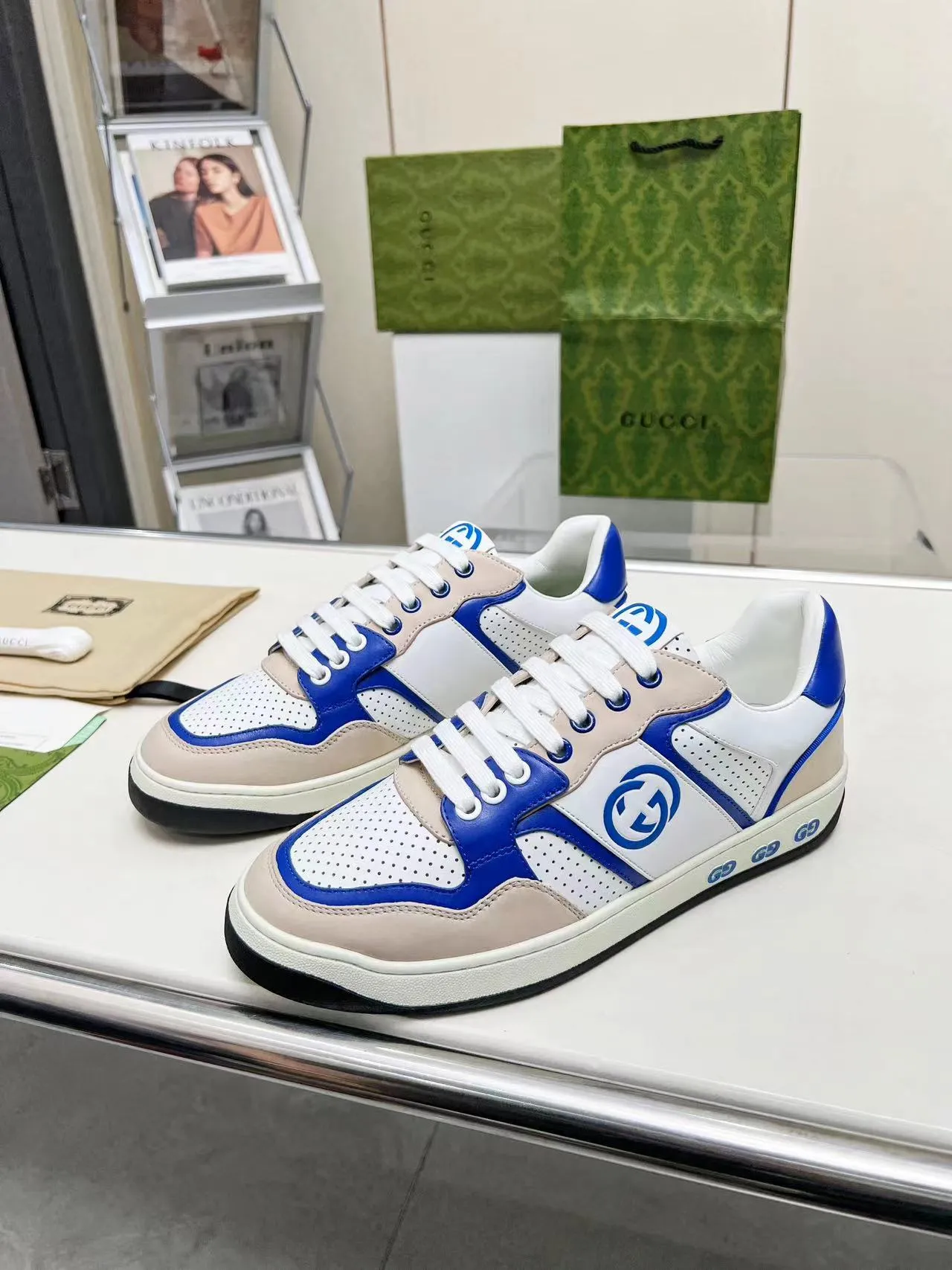 P620 💞💞Gucci G Home’s latest popular sports shoes, couple’s style, casual, retro white shoes 🌸🌸🌸 New popular series. The exquisite and compact interlocking double G logo romantically interprets the aesthetic concept of this series. Made of off-white leather, retro inspiration is cleverly blended into the sneaker design to reinterpret the brand logo. Exquisitely packaged at the delivery counter 🛍📦 ▪️Fabric: Original custom-made imported first-layer cowhide leather ▪️Lining: Original custom-made imported cowhide lining ▪️Outsole: Original molded two-color TPU outsole ▪️Size: Women's 35-40 / Men's 39-45